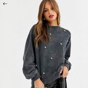 Stradivarius pearl detail sweatshirt in gray size M
